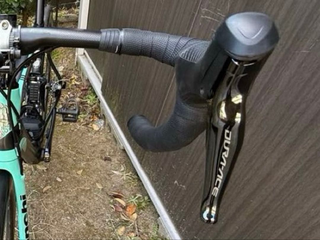 Bianchi OLTRE XR3 Di2 11速　機械式ブレーキ