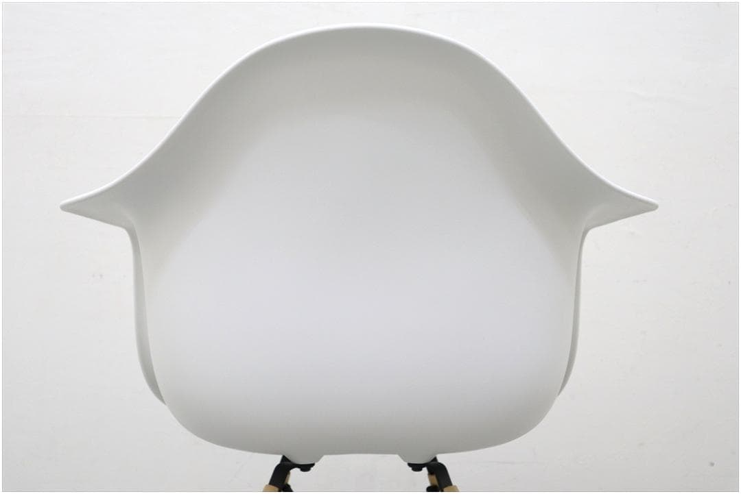 極美 ハーマンミラー イームズ プラスチック シェル アーム チェア DAW 白