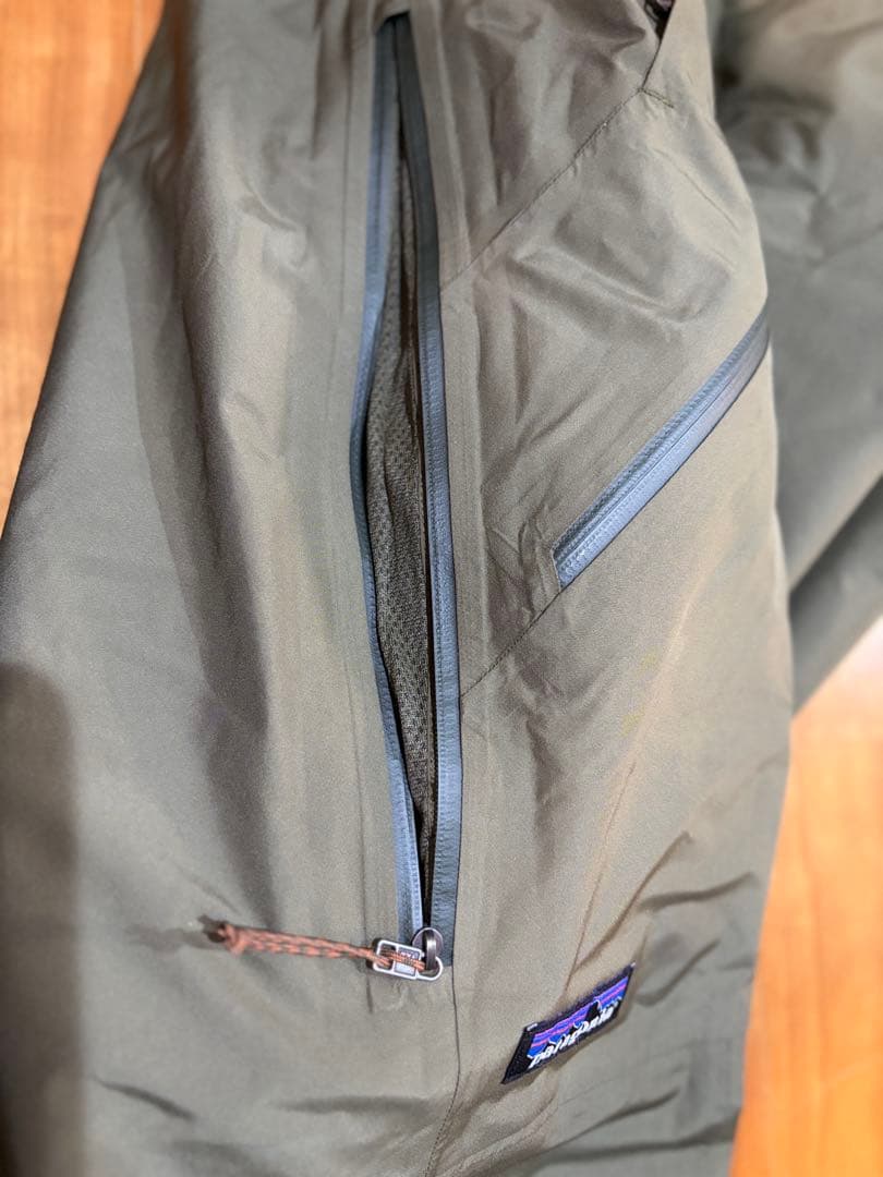 Patagonia スノーボードパンツ オリーブグリーン