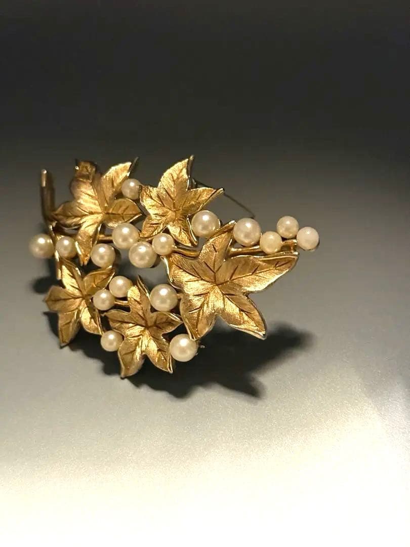 lotuscloud 2534⭐️TRIFARI トリファリヴィンテージブローチ