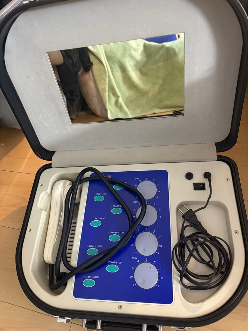 Laser4 美顔器 ハードケース付き