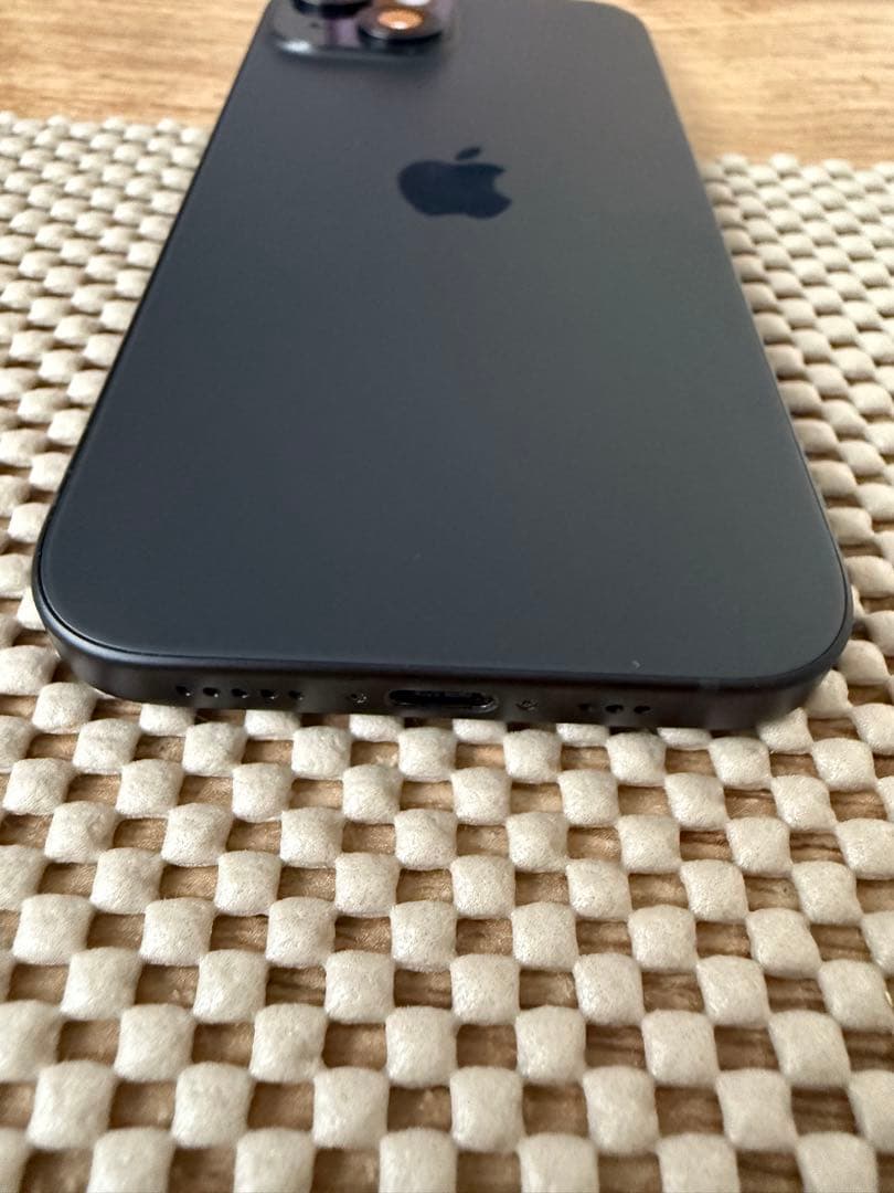 iPhone 15 ブラック　256GB