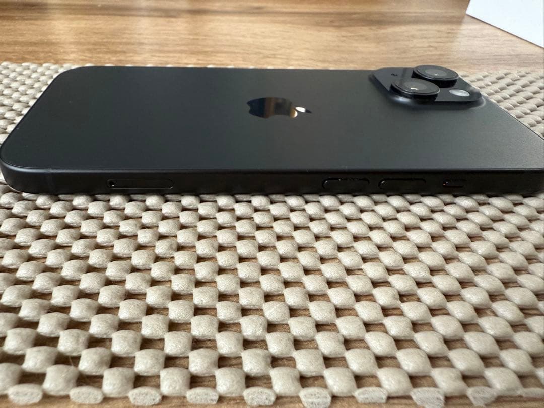 iPhone 15 ブラック　256GB