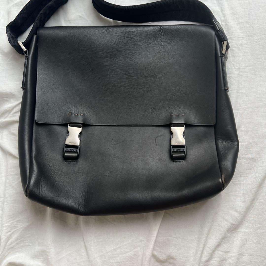 バッグ PRADA leather messenger bag black