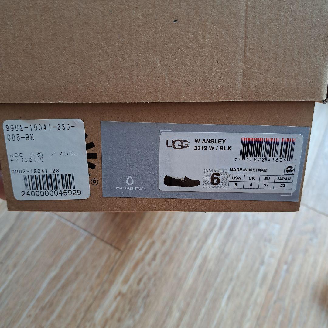 新品、未使用 UGG 黒 スエード モカシン