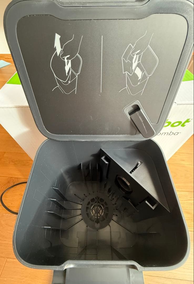 iRobot Roomba i7+ 本体 自動充電ドック付き