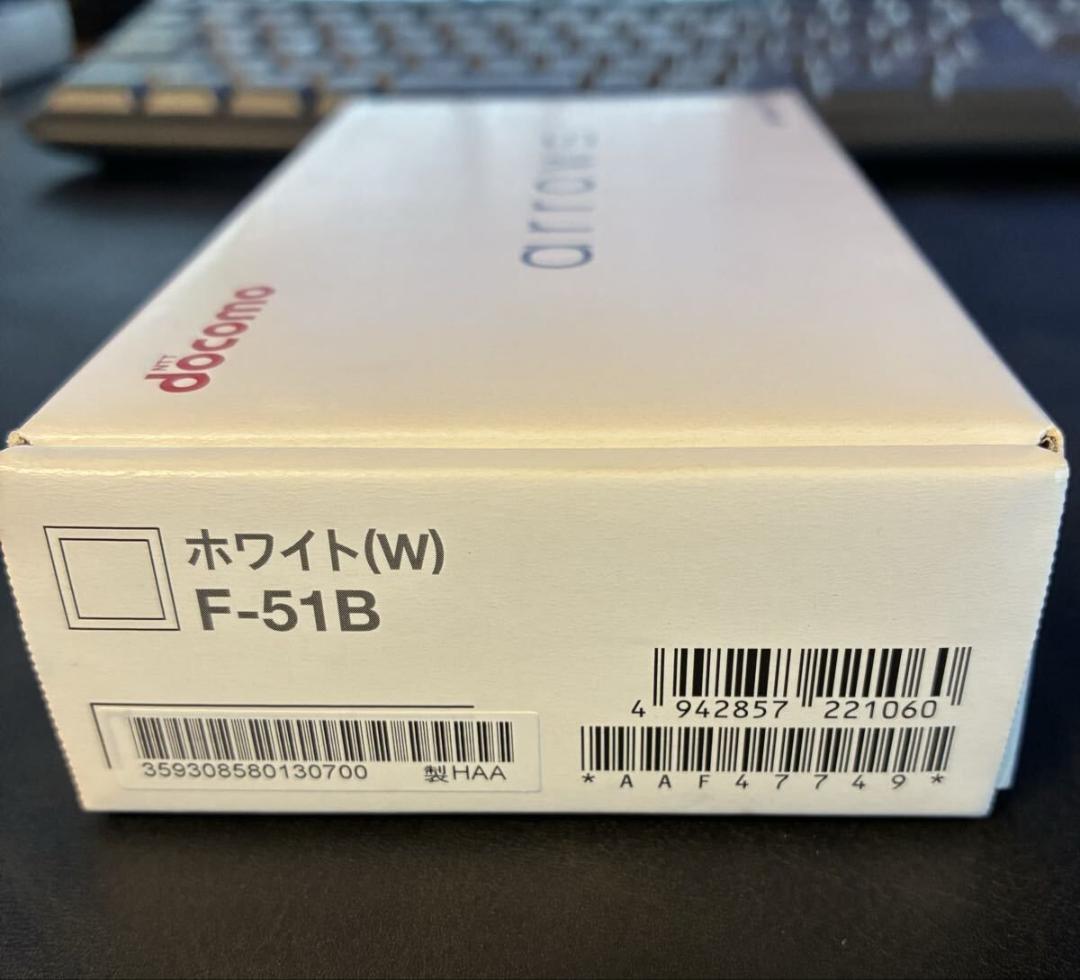 新品同様 arrows We F-51B ホワイト docomo SIMフリー