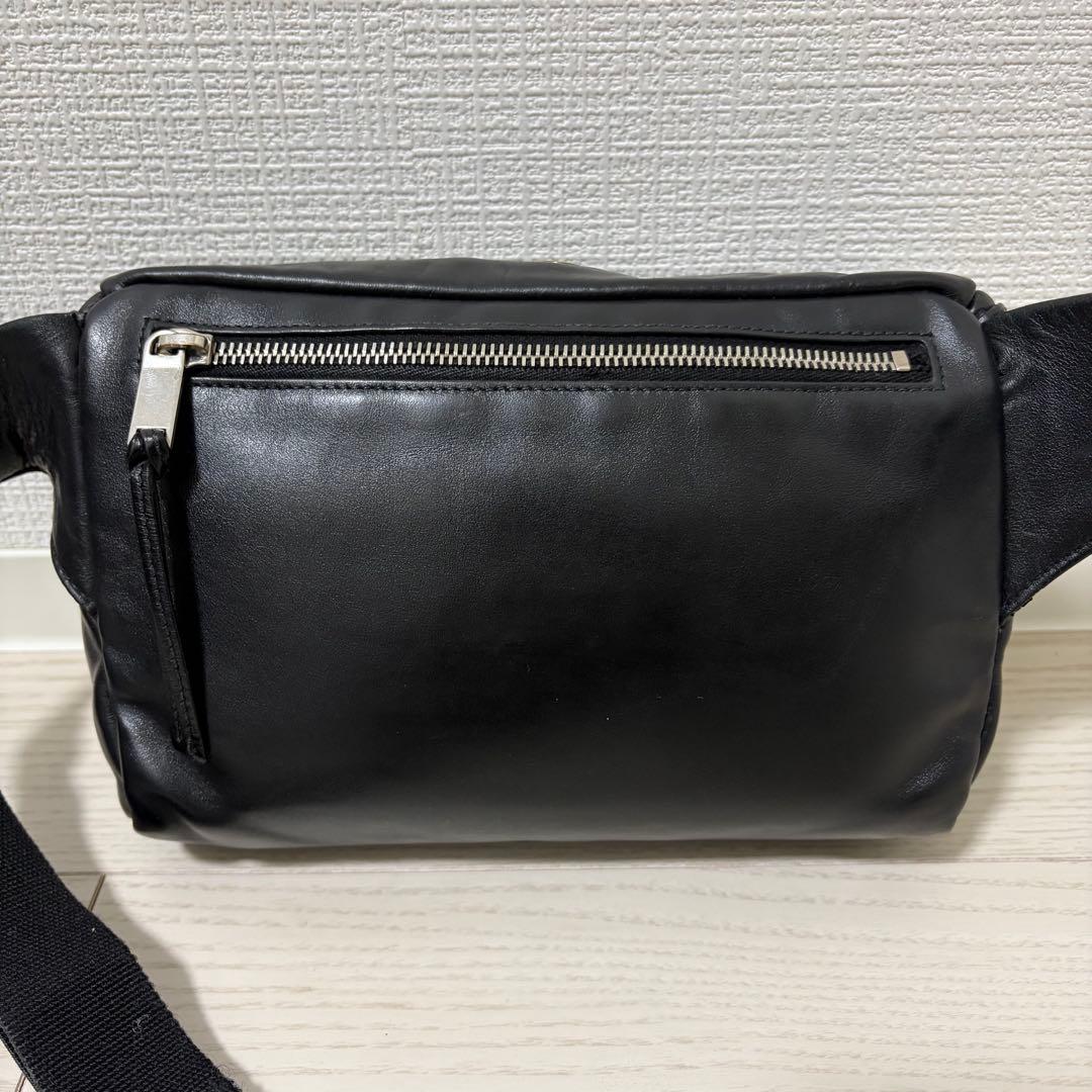 【美品】サンローランパリ　ボディバッグ　ロゴプレート　レザー　シルバー金具　黒