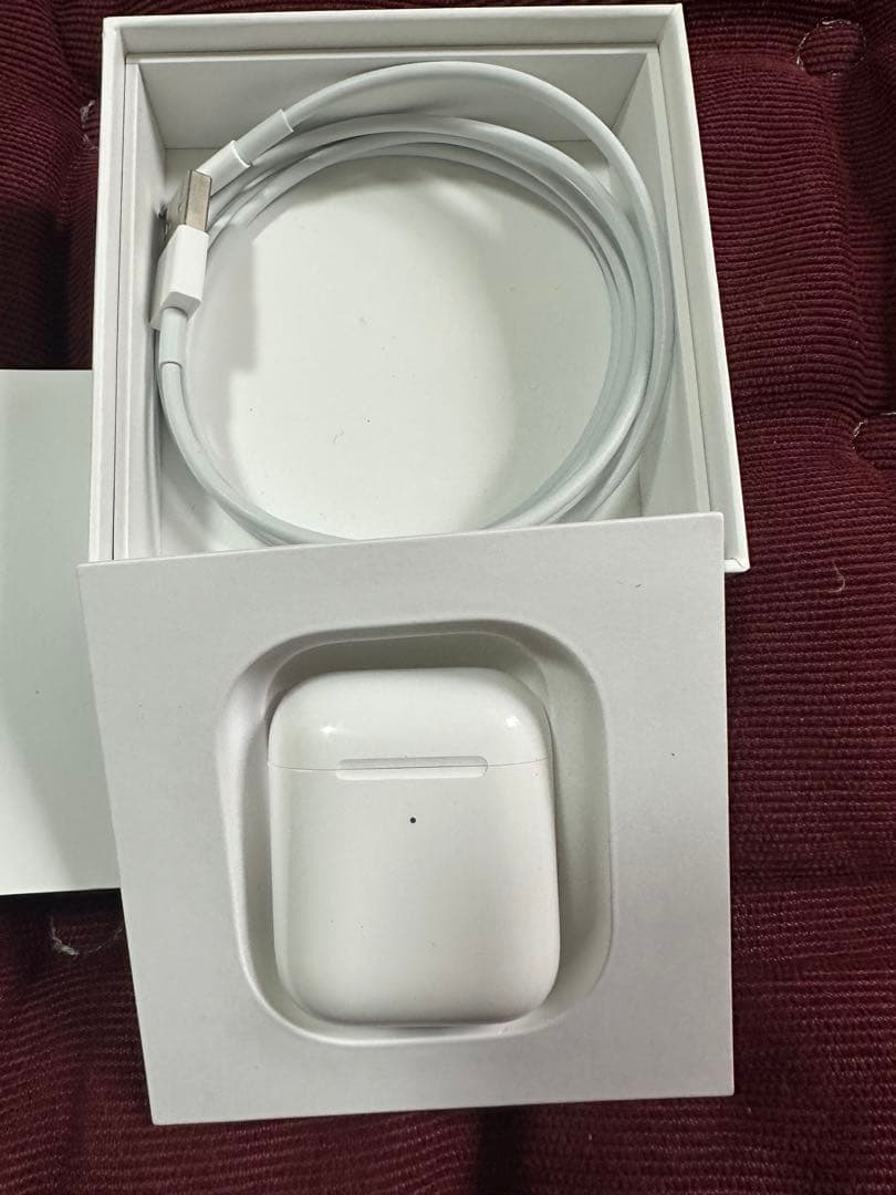 AirPods本体 ホワイト 充電ケーブル付第ニ世代正規品