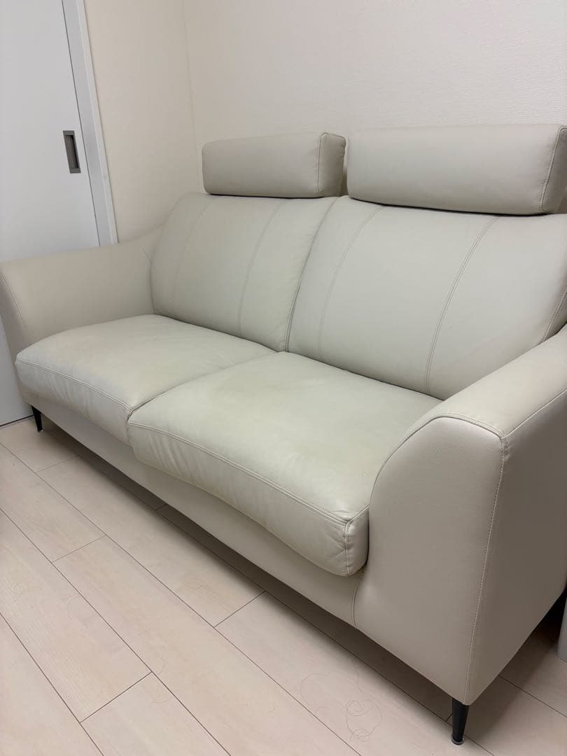 ニトリ　ホワイトレザー 2人掛けソファ