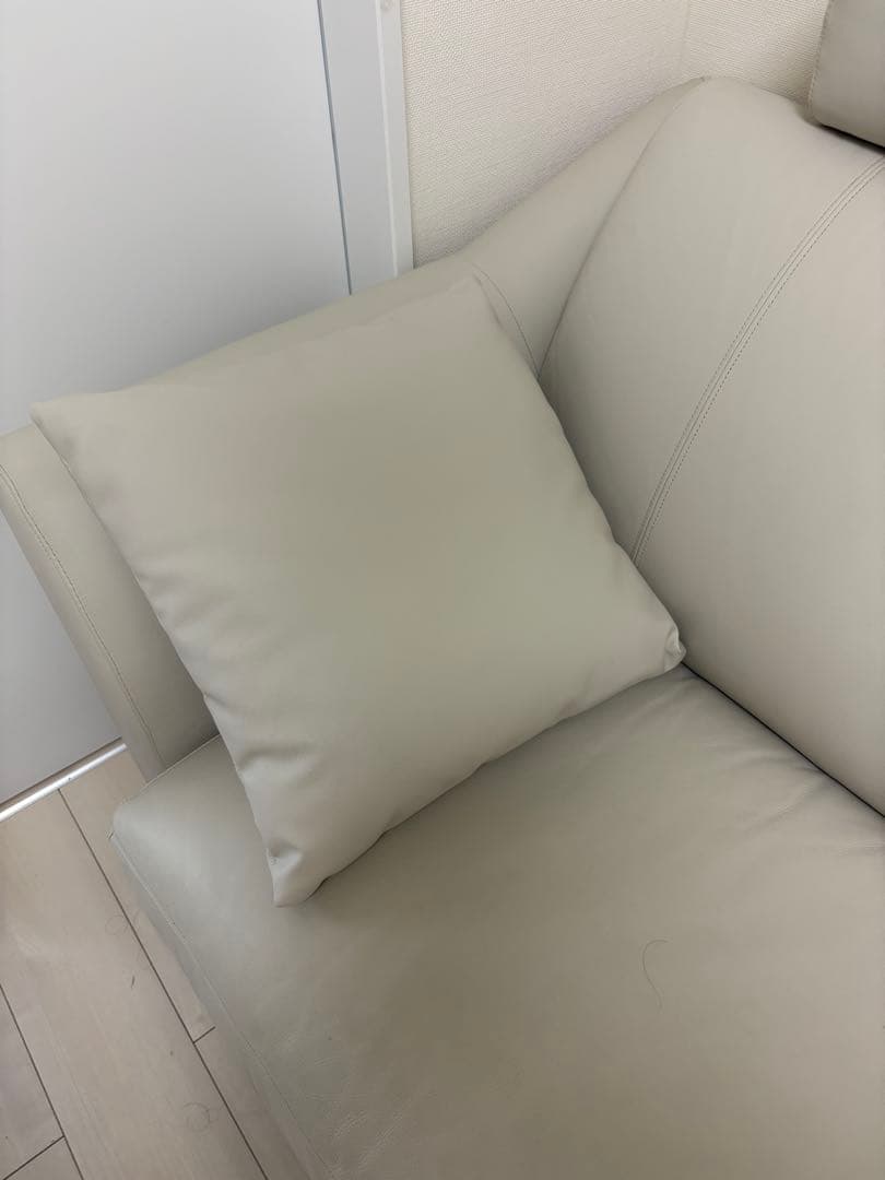 ニトリ　ホワイトレザー 2人掛けソファ