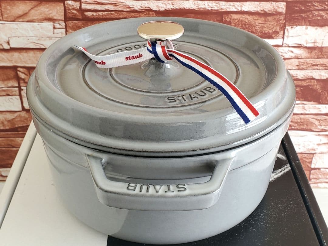 【美品/週末値下げ】staub ピコ・ココット ラウンド 　22㎝　ストウブ