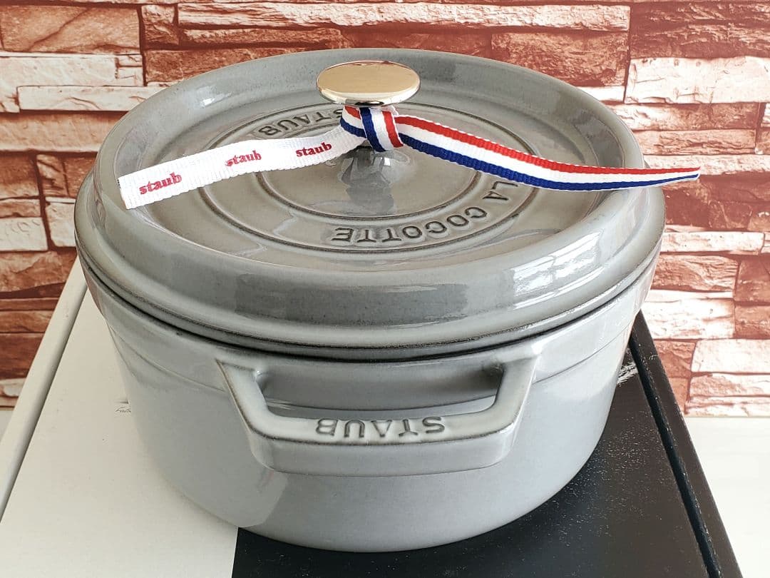 【美品/週末値下げ】staub ピコ・ココット ラウンド 　22㎝　ストウブ