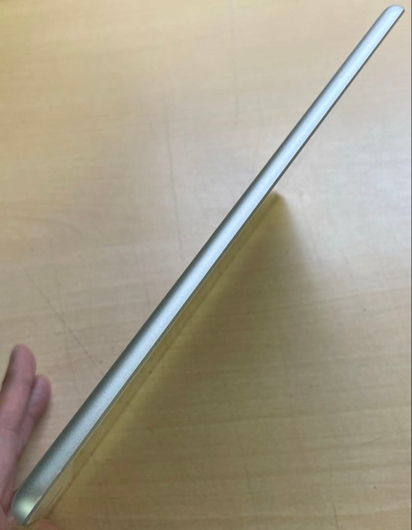 iPad 第6世代　A1893　Wi-Fiモデル　シルバー　32GB 美品#5