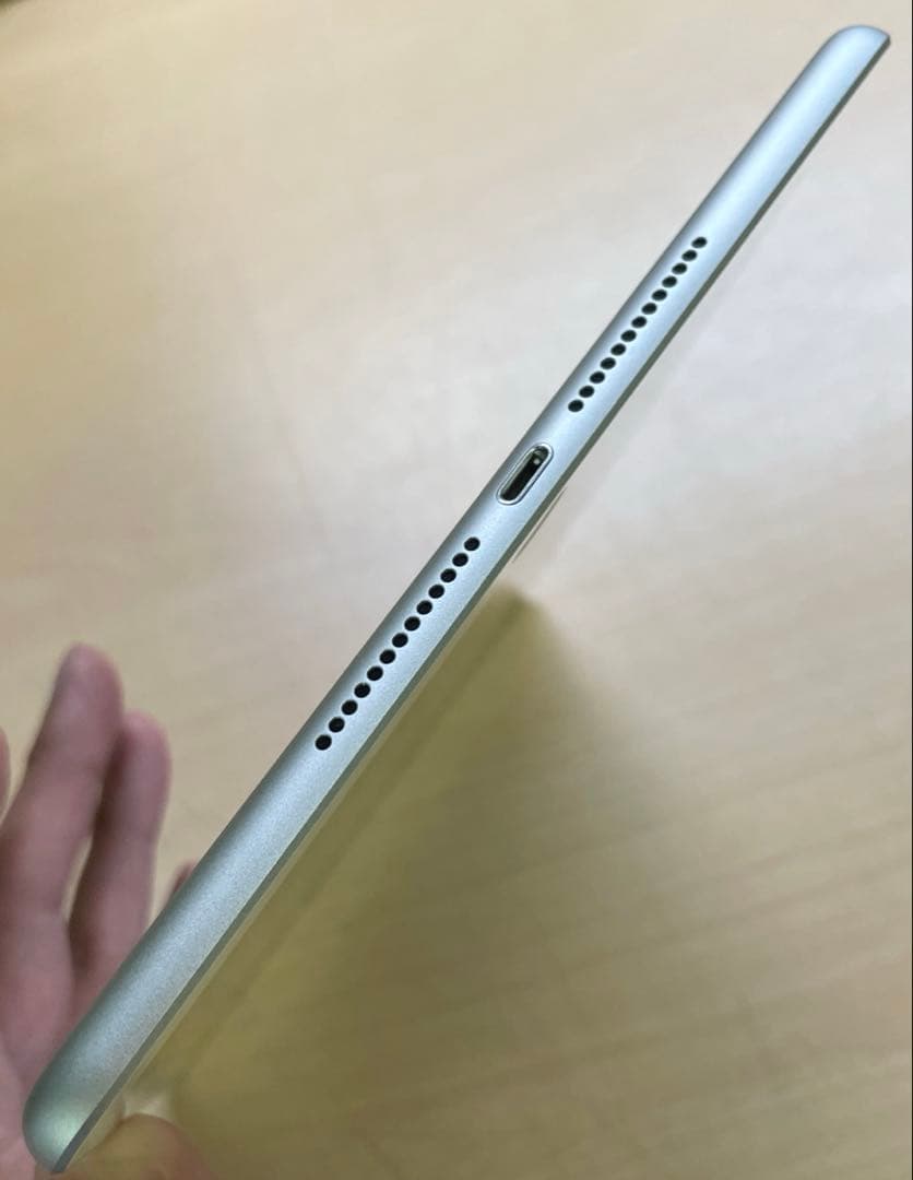 iPad 第6世代　A1893　Wi-Fiモデル　シルバー　32GB 美品#5