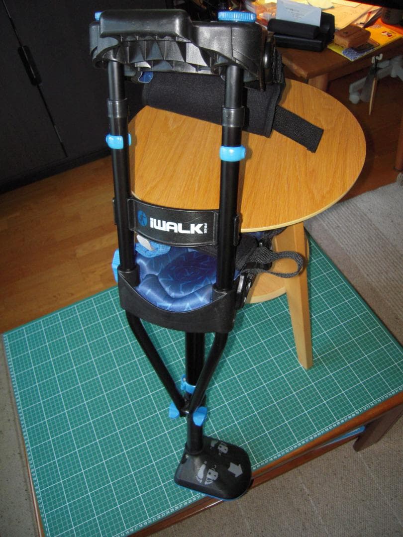 アイウォークフリー (iwalkfree3.0)ハンズフリー 松葉杖 中古