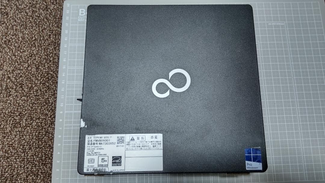 富士通 ESPRIMO Q556/R と Q556/P の２台