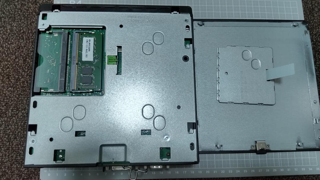 富士通 ESPRIMO Q556/R と Q556/P の２台