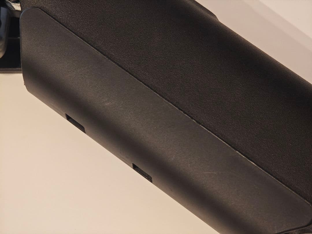 ハーマンミラー Flo X 大型／曲面モニター対応モニターアーム