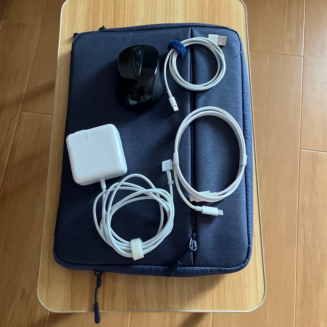 MacBook Air シルバー　11-inch, Early 2015