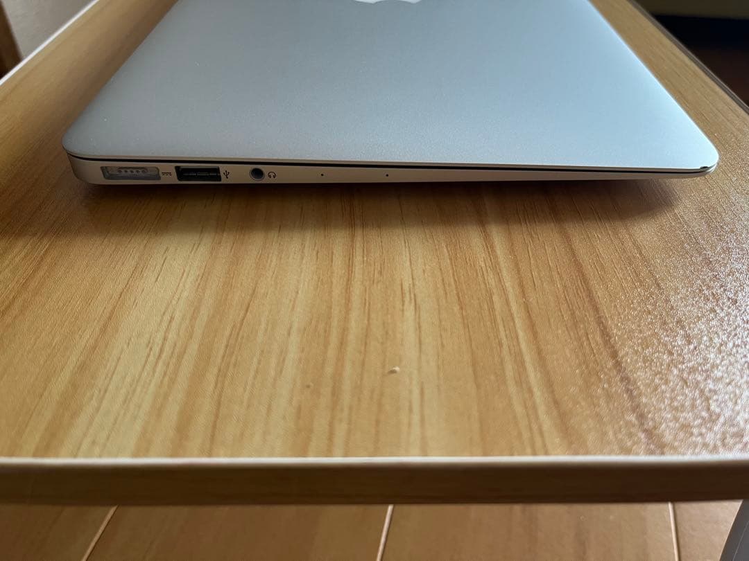 MacBook Air シルバー　11-inch, Early 2015
