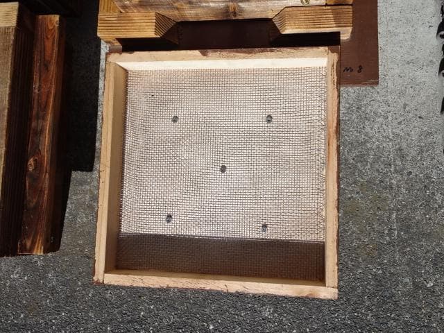 分蜂間近！！観察用窓付き、サイドドア開閉式、日本蜜蜂巣箱、日本ミツバチ巣箱、