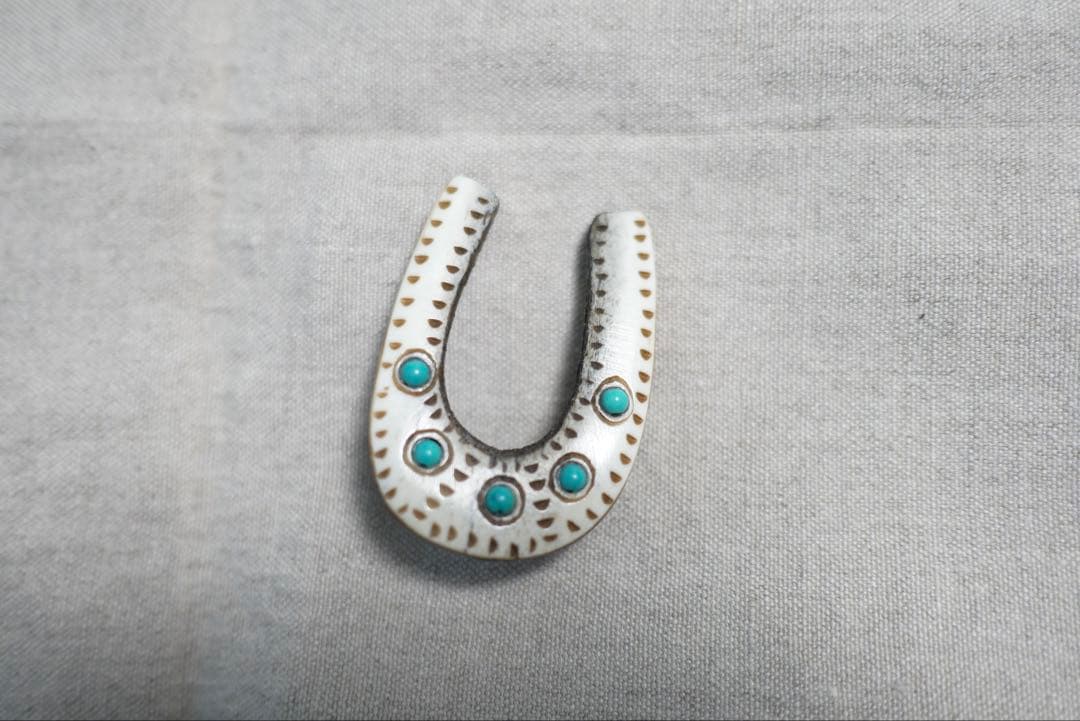 45rpm 蹄鉄モチーフ　ブローチ　新品