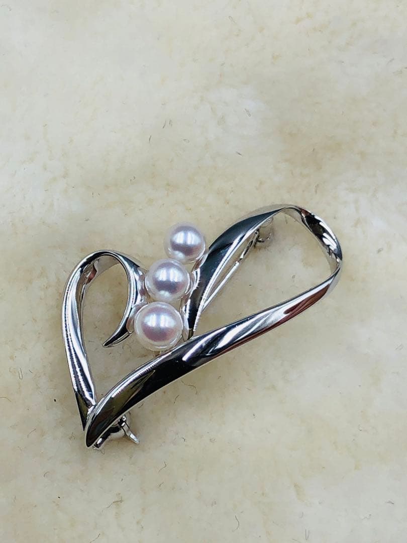 ミキモト　ハート形状シルバーブローチ パール付き