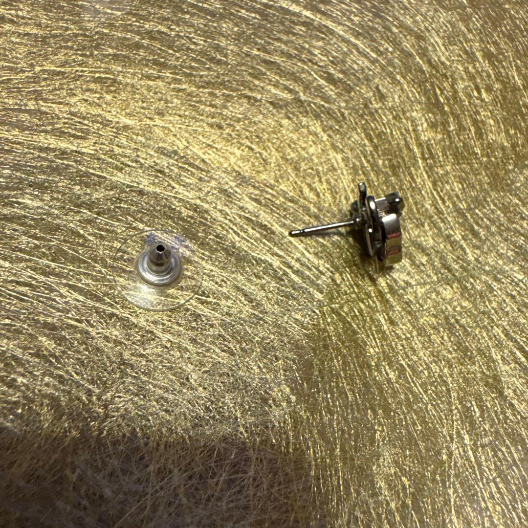 シャネル　CCロゴ ピアス(片耳用) シルバー　ラインストーンつき