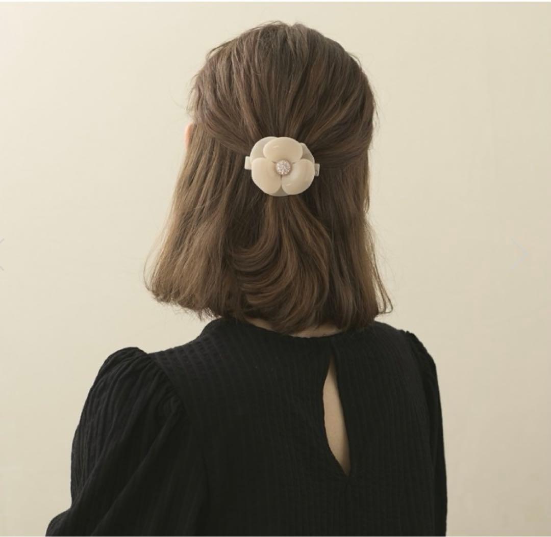 【最終値下げ】アレクサンドルドゥパリ カメリアバレッタ（6㎝）　ベージュ