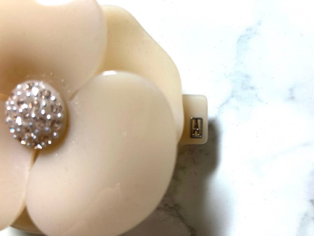 【最終値下げ】アレクサンドルドゥパリ カメリアバレッタ（6㎝）　ベージュ