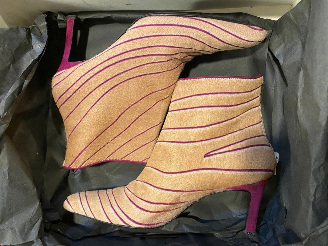 ミ*イ様 フェラガモ　ベージュ&フューシャピンクショートブーツ(実家保管品)