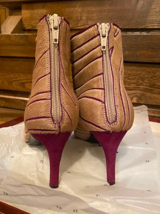 ミ*イ様 フェラガモ　ベージュ&フューシャピンクショートブーツ(実家保管品)