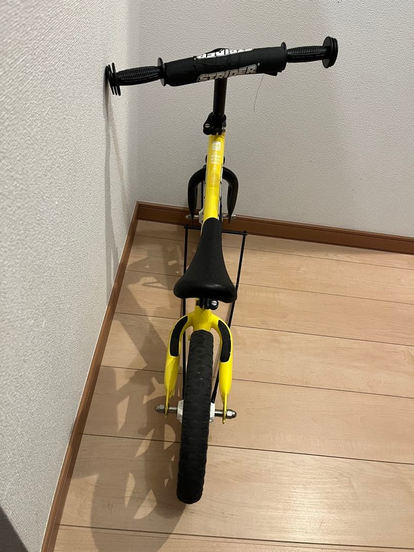 未使用タイヤ付　STRIDER バランスバイク イエロー　12インチ