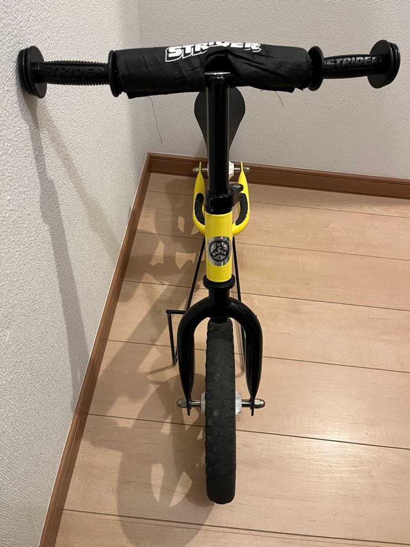 未使用タイヤ付　STRIDER バランスバイク イエロー　12インチ