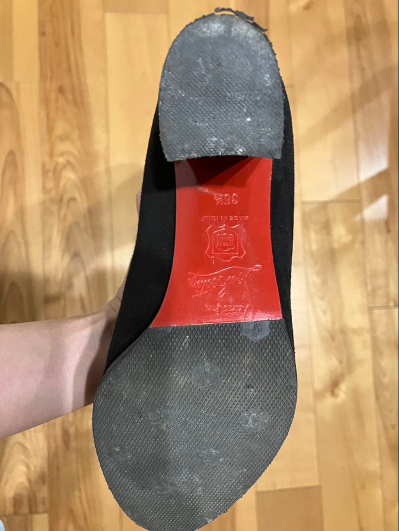 Christian Louboutin黒スウェードsize35ハーフ