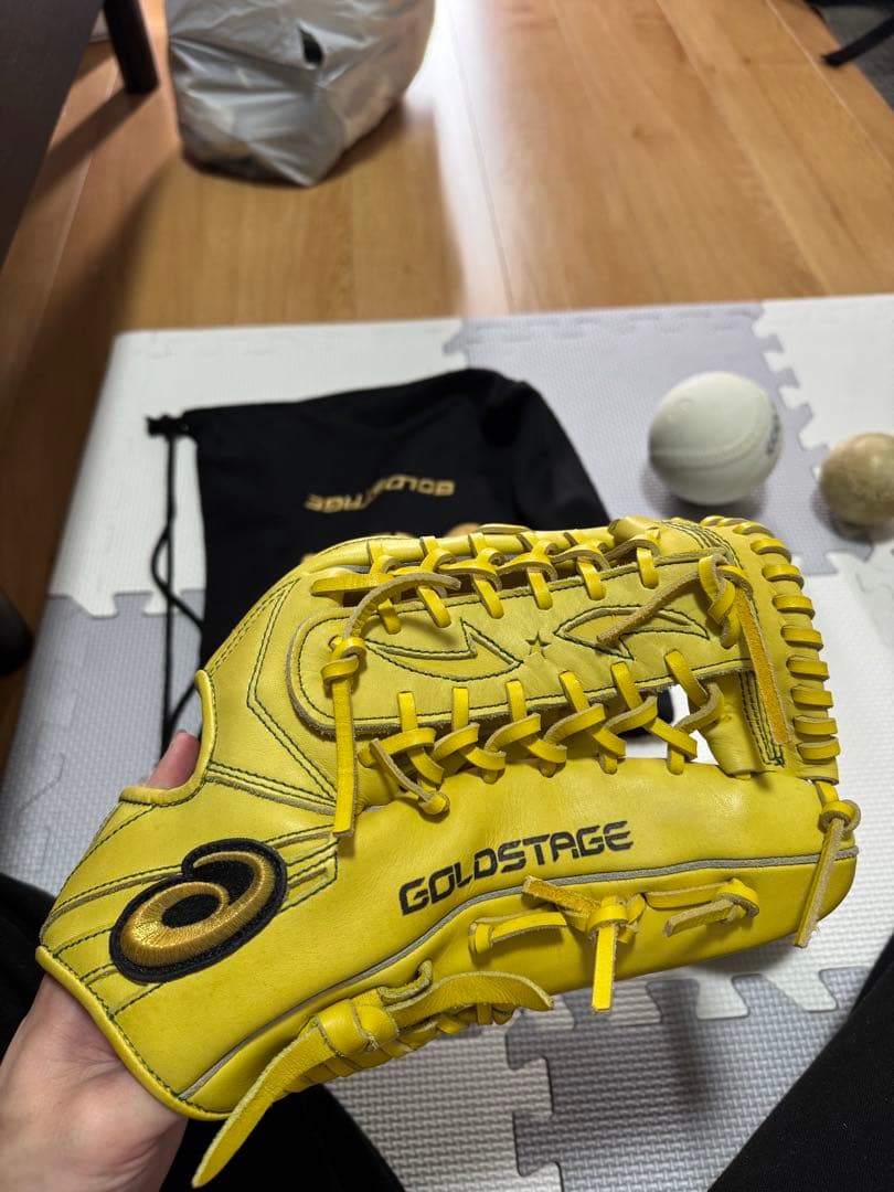 asics 軟式用グローブ　収納袋付き