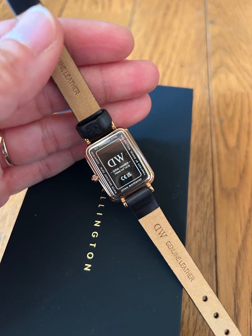 美品　ダニエルウェリントン腕時計　ブラック　レディース腕時計　値下げ