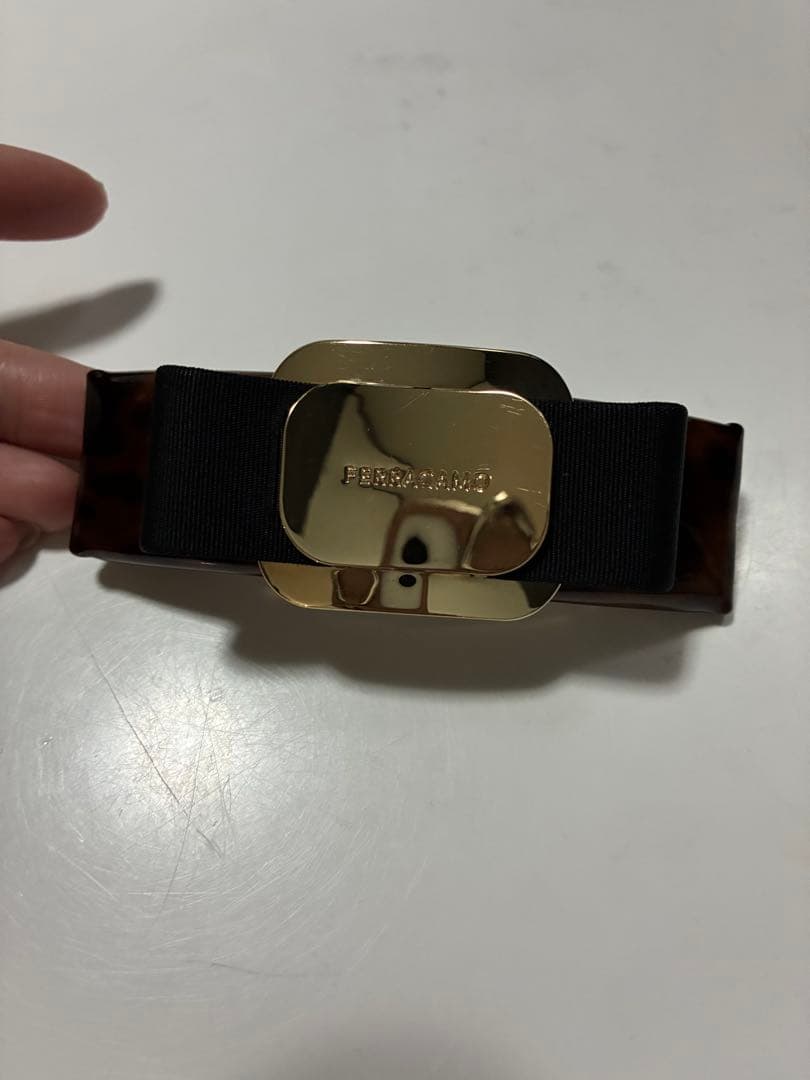 【美品】FERRAGAMO ゴールドリボンヘアクリップ