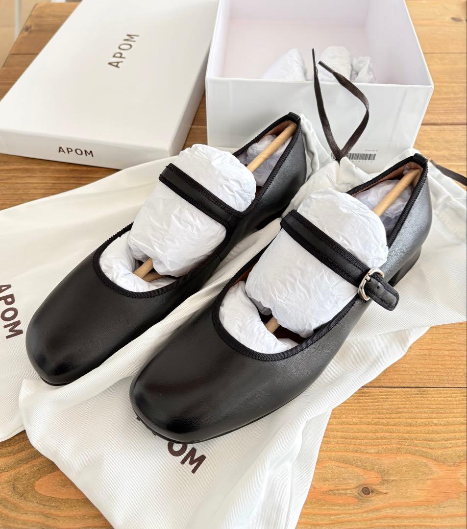 APOM / オブリークトゥメリージェーン「ストラップシューズ」
