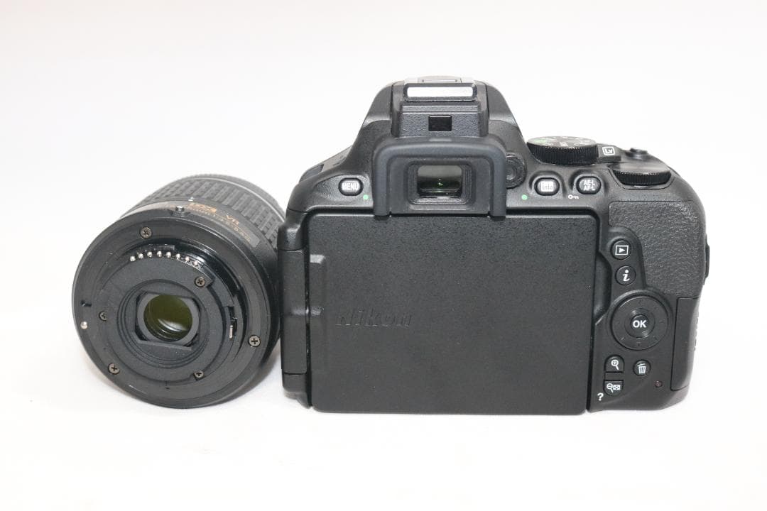 新品級 ⭐初心者完全セット！S回数767回⭐Nikon D5600 ⭐一眼レフ