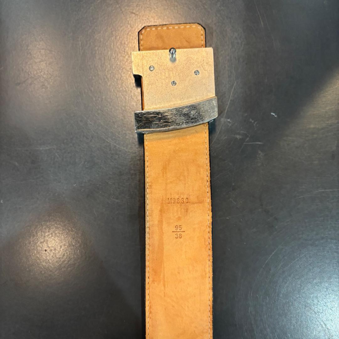 LOUIS VUITTON サンチュールLVイニシャル エピエレクトリックベルト