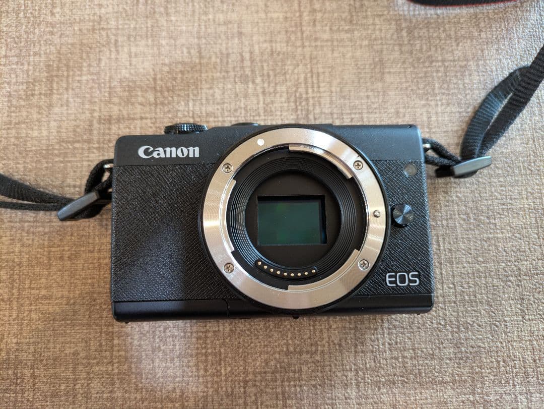 Canon EOS M200 バッテリーパック、レンズ、レンズカバー、充電器付き