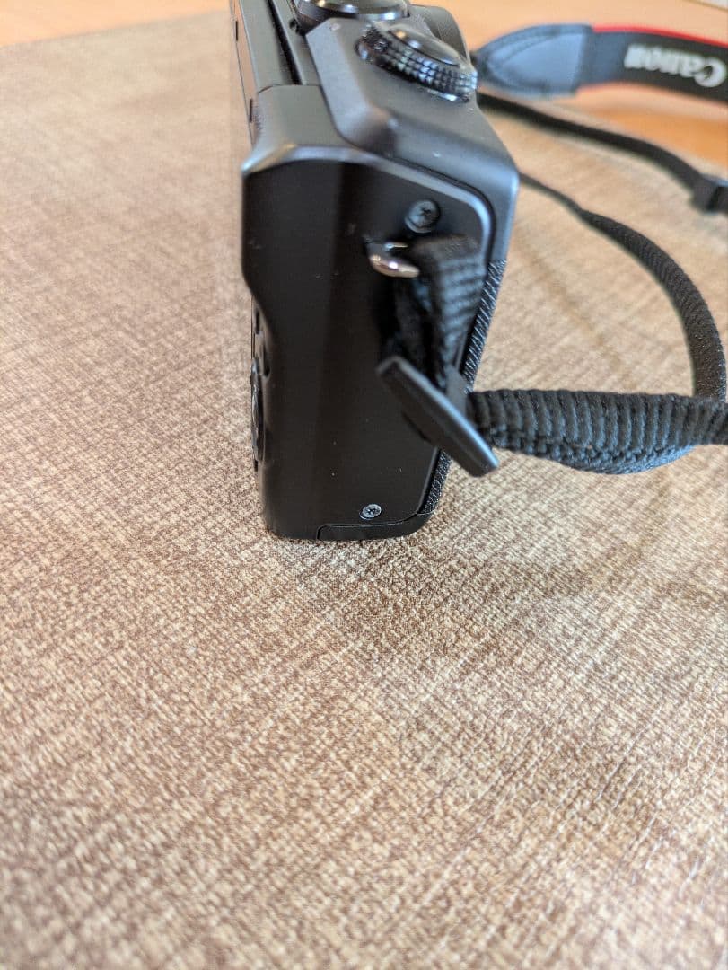 Canon EOS M200 バッテリーパック、レンズ、レンズカバー、充電器付き