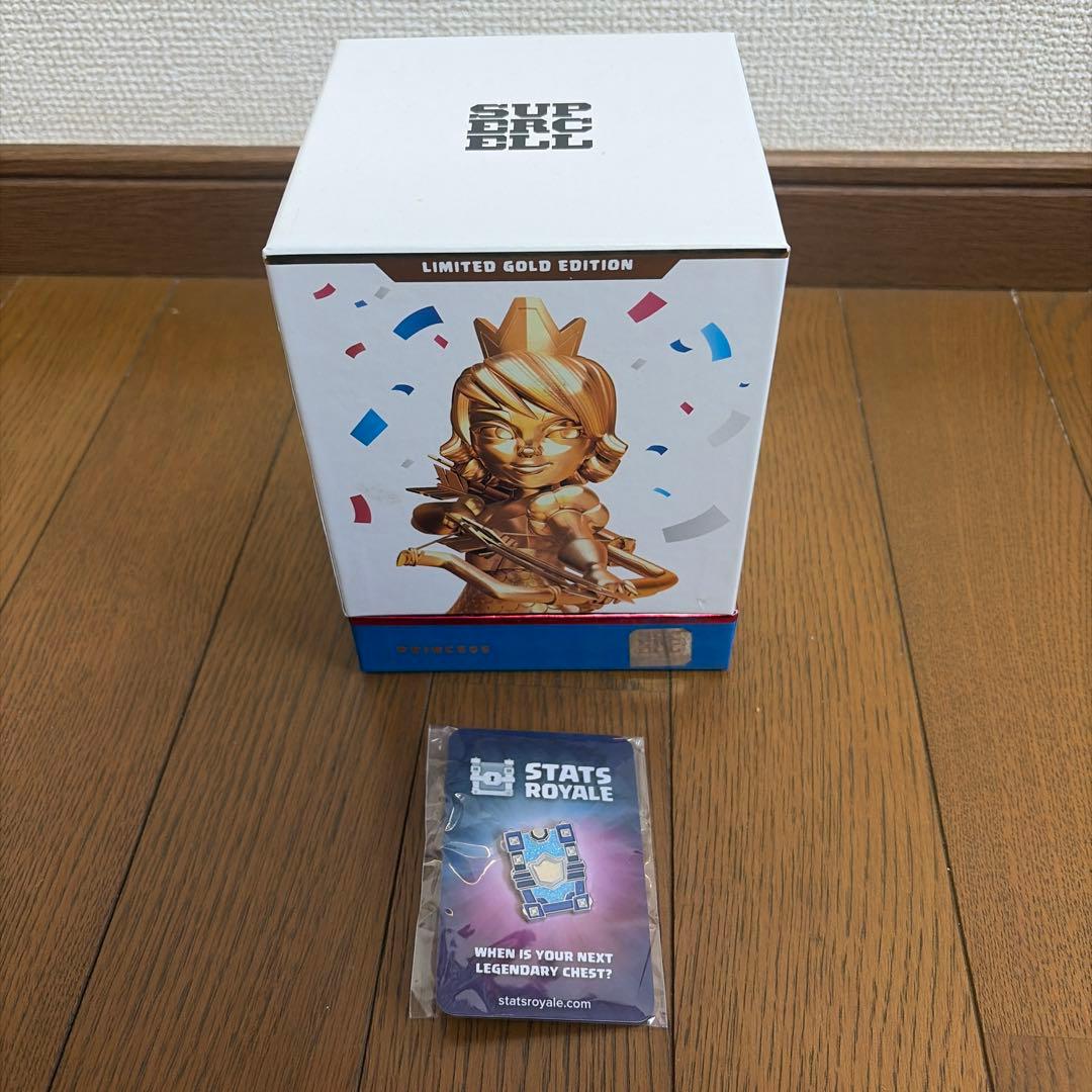 【希少非売品】クラロワ プリンセスフィギュア ＋スーパー魔法の宝箱バッジ