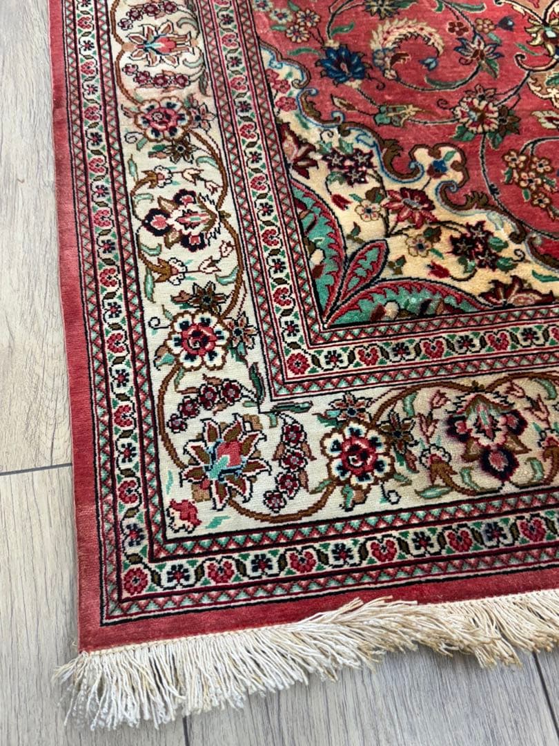 専用　マラゲ産　シルク　ペルシャ絨毯　122✖️79cm け東7-1217