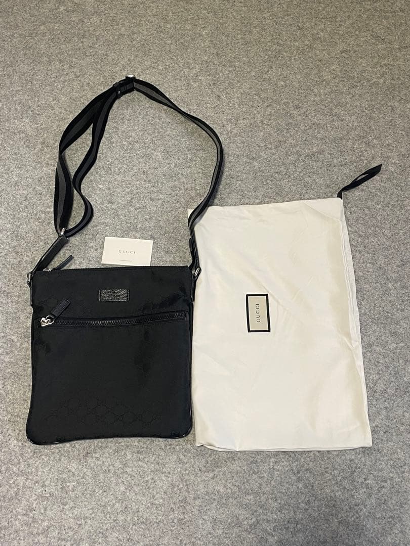 Gucci グッチ　メッセンジャーバック　GGパターン 美品！