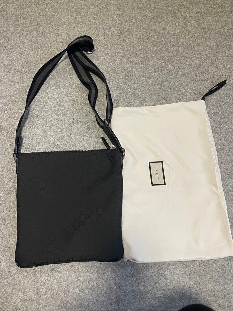 Gucci グッチ　メッセンジャーバック　GGパターン 美品！