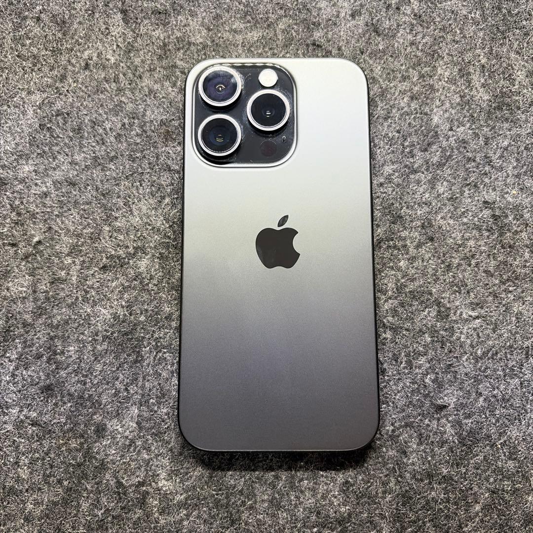 Apple iPhone 15 Pro ブラックチタニウム 本体 256G