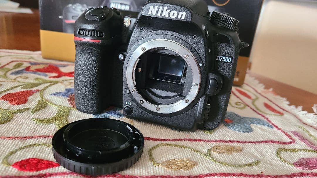 Nikon d7500 18-140 シャッター1053回